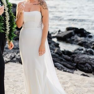 Elegant White Strapless Wedding Dress